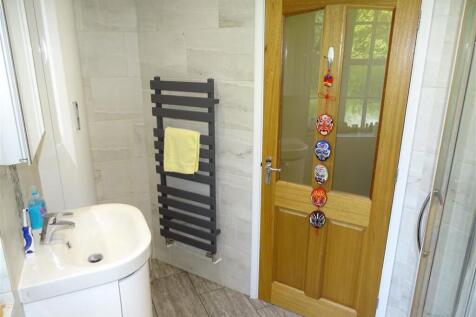 Ensuite Shower Room B