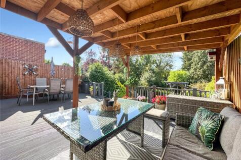 Pergola &amp; Patio