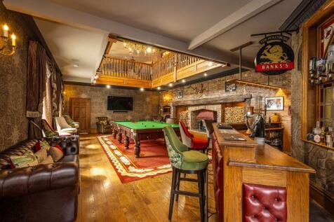 Bar/ Snooker Room