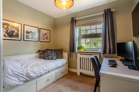 Bed 4.JPG