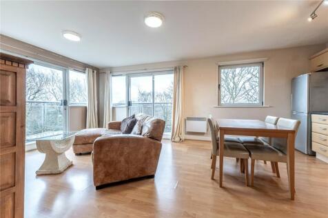 Lounge/Dining