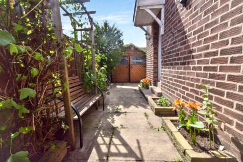Side Patio/Garage
