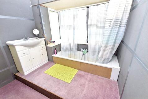 Bedroom/Bathroom