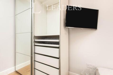 Wardrobe, Draws and Tv on the wall