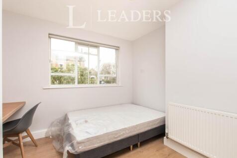 furnished double room to let