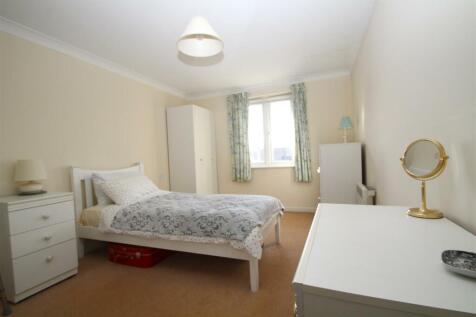 bedroom 1.JPG