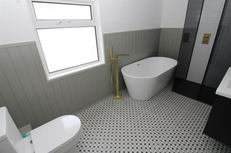 bathroom 2.JPG
