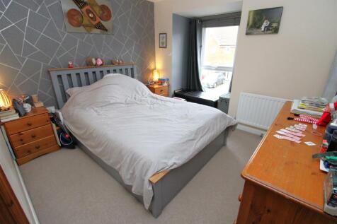 bedroom 1.JPG