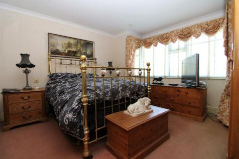 bedroom one.JPG