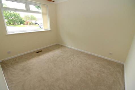 bedroom 1.JPG
