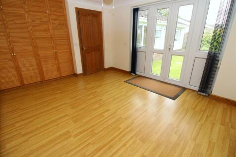 bedroom 4 annexe.JPG