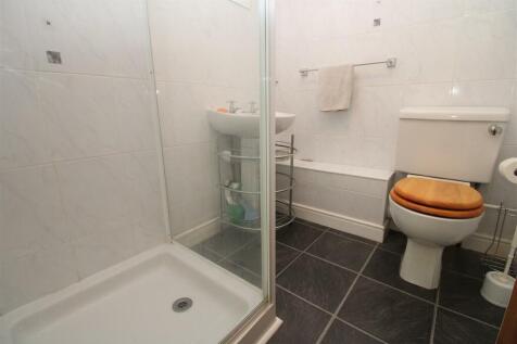 shower room annexe.JPG