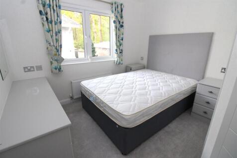 bedroom 2.JPG