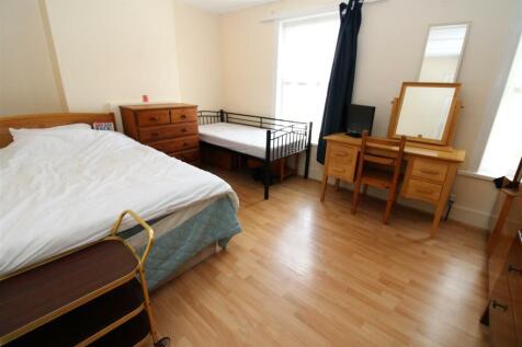 BEDROOM 1.JPG