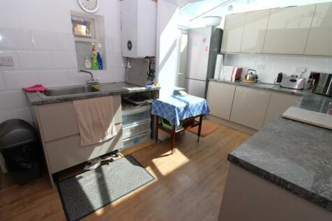 KITCHEN 2.JPG