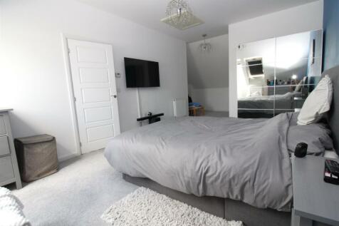BEDROOM 1.JPG
