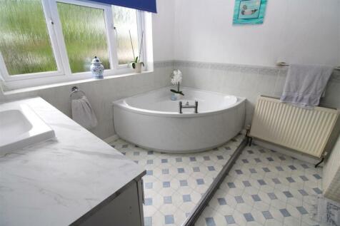 bathroom 2.JPG