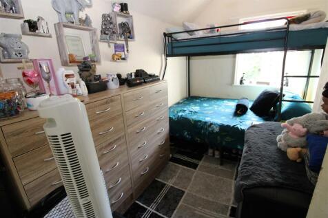bedroom 3.JPG