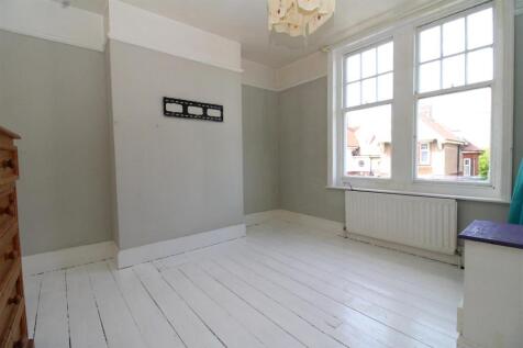 bedroom 1.JPG