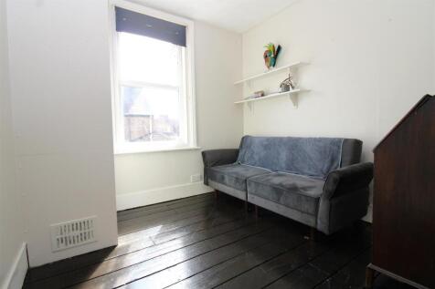 bedroom 4.JPG