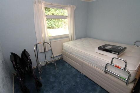bedroom 2.JPG