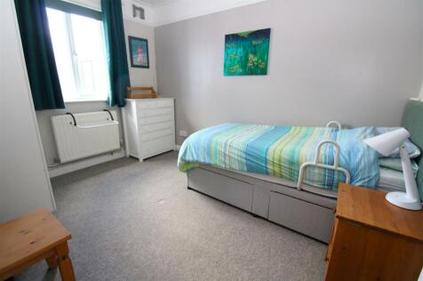 bedroom.JPG