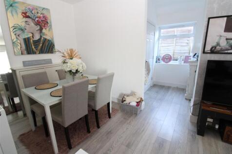 dining nook.JPG