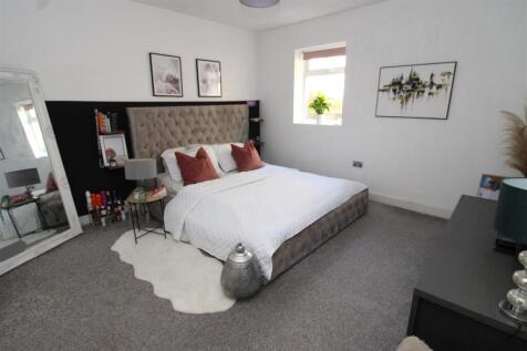 bedroom 1.JPG