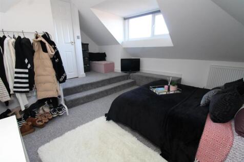 bedroom 2.JPG