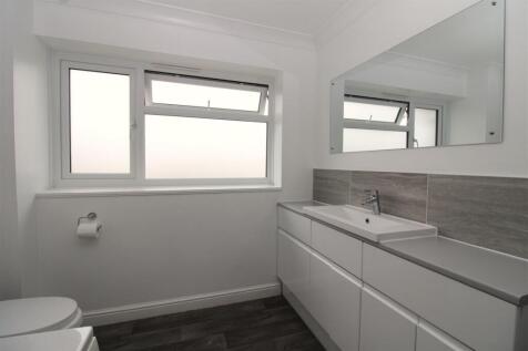 bathroom 3.JPG