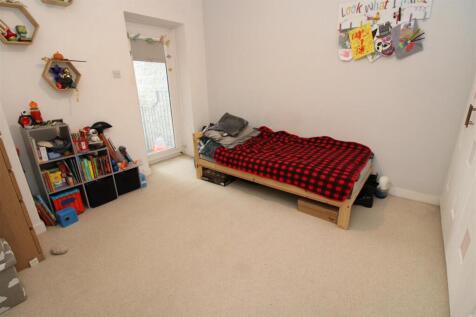 bedroom.JPG
