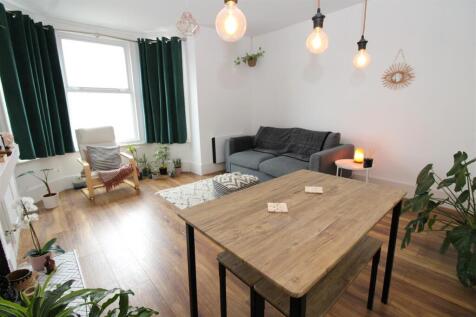 lounge 1.JPG