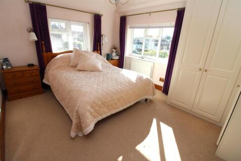 bedroom 1.JPG