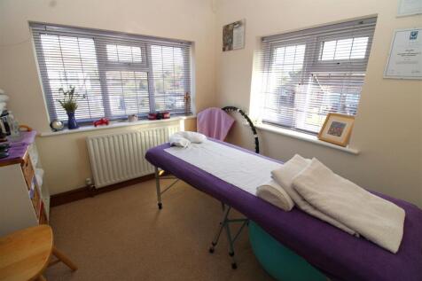 bedroom 2.JPG