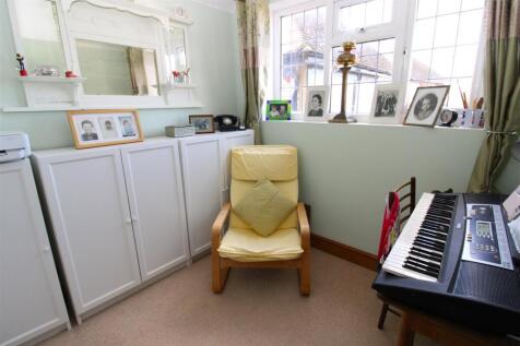 bedroom 4.JPG