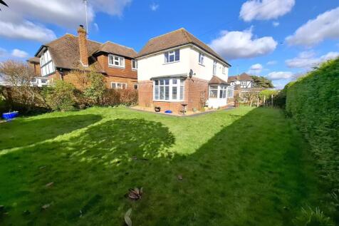 REAR GARDEN SHOT.jpg