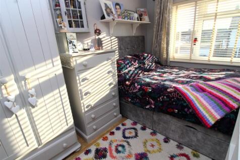 bedroom 2.JPG