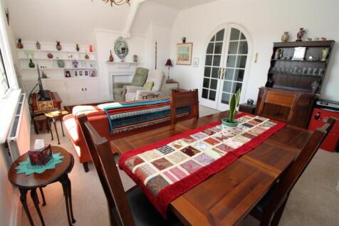 lounge 2.JPG
