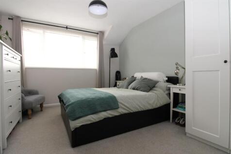 bedroom 1.JPG
