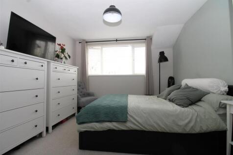 bedroom 1 again.JPG