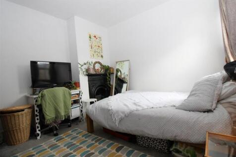 bedroom 2.JPG