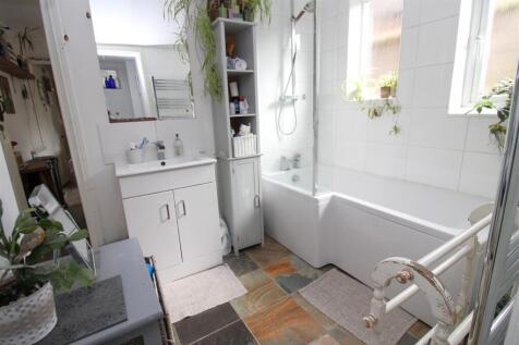 Bathroom.JPG