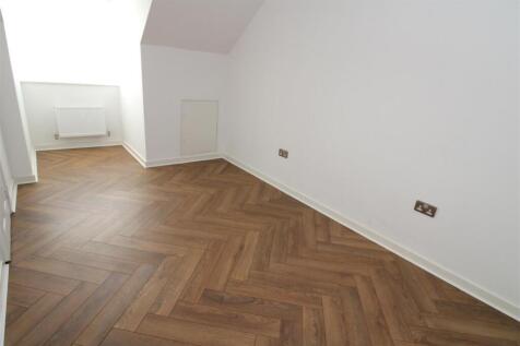 bedroom 1.JPG
