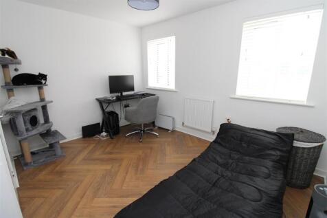 bedroom 2.JPG