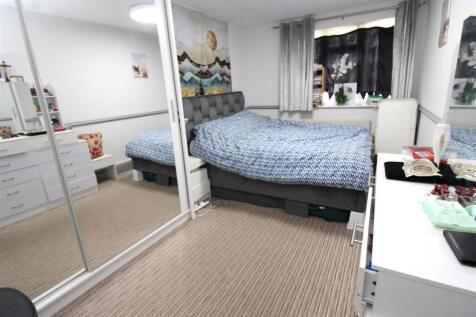 bedroom 1.JPG