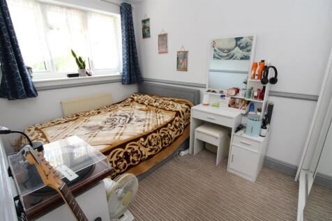 bedroom 2.JPG