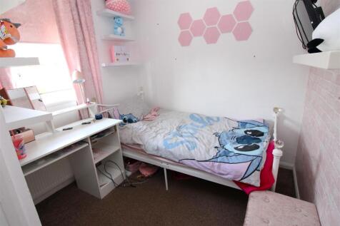 bedroom 3.JPG