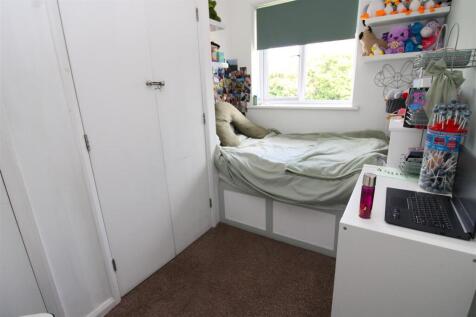 bedroom..JPG