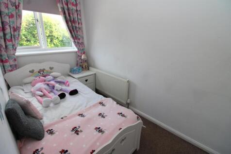 bedroom...JPG