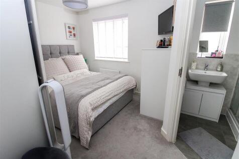 bedroom 1.JPG